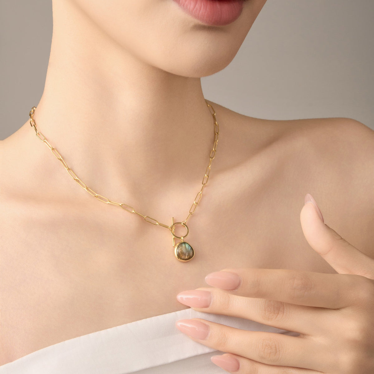 Golden Orbit Pendant Necklace – 18K Gold Vermeil on 925 Silve – Detail and Craftsmanship | ARTTOO STUDIO