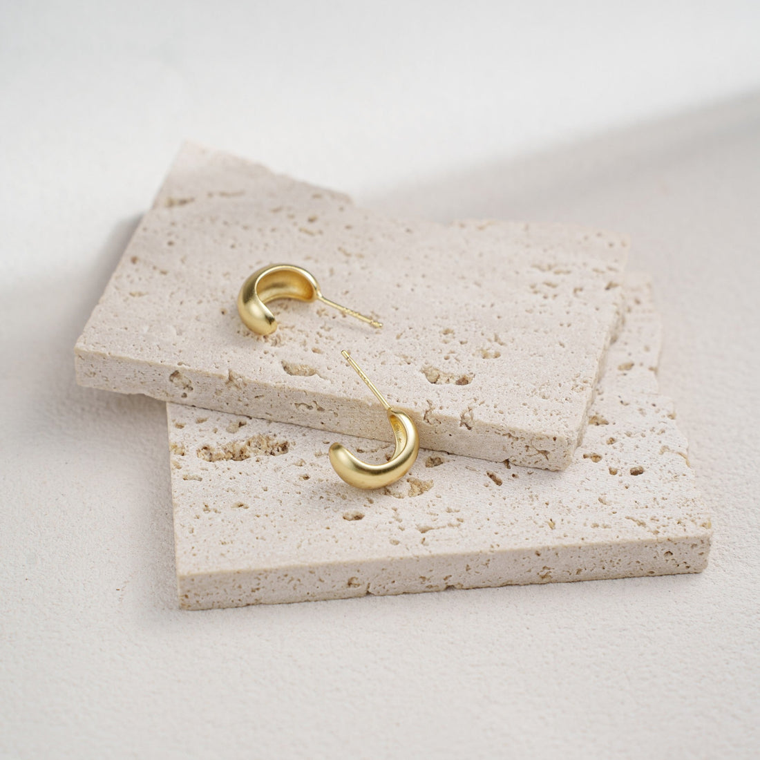 Glint Ripple Hoop Earrings – 925 Silver with 18K Gold Plating – View 5 | ARTTOO STUDIO