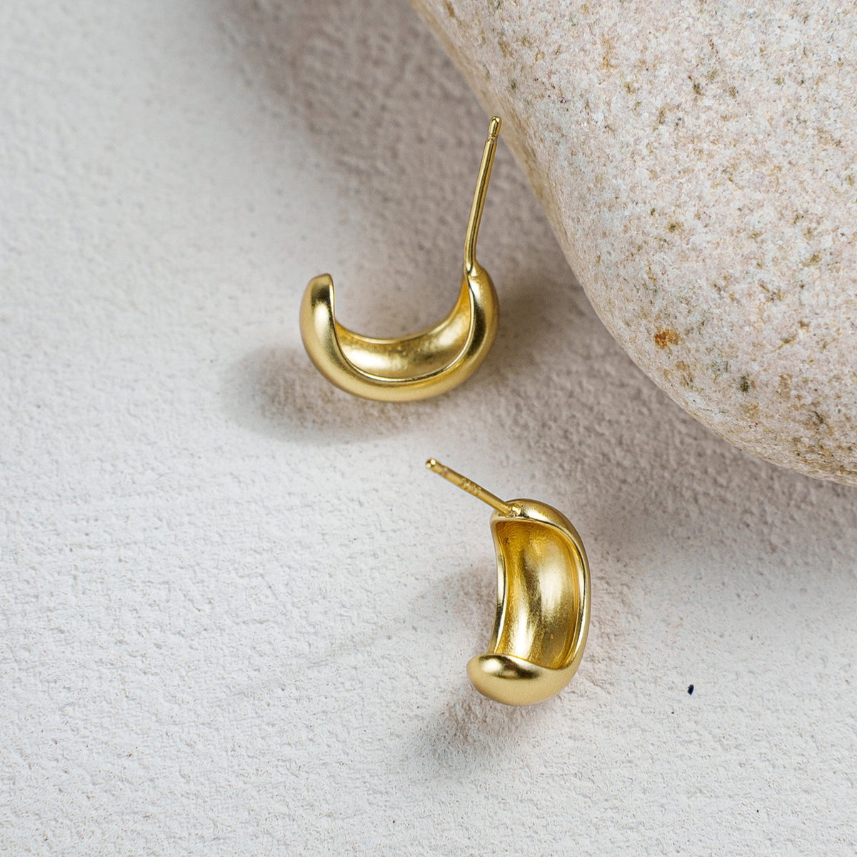 Glint Ripple Hoop Earrings – 925 Silver with 18K Gold Plating – View 4 | ARTTOO STUDIO