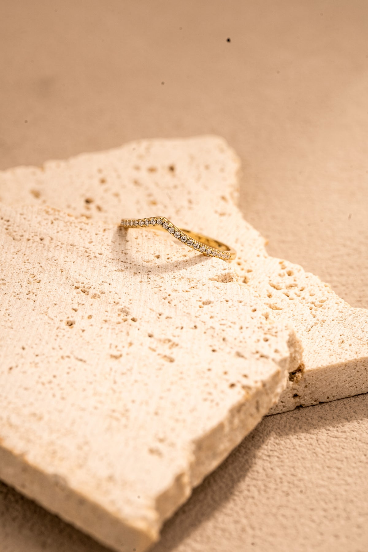 V-Shaped Zircon Ring – 18K Gold Vermeil on 925 Silver – Lifestyle & On-Model Look | ARTTOO STUDIO