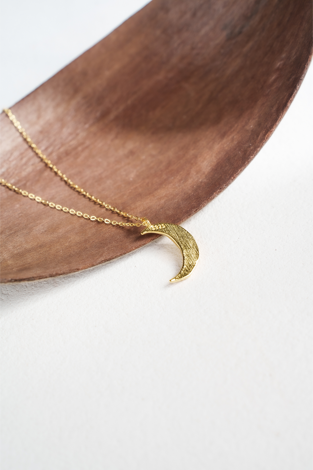 Moonlit Sea Pendant Necklace – 18K Gold Vermeil on 925 Silver – Lifestyle & On-Model Look | ARTTOO STUDIO