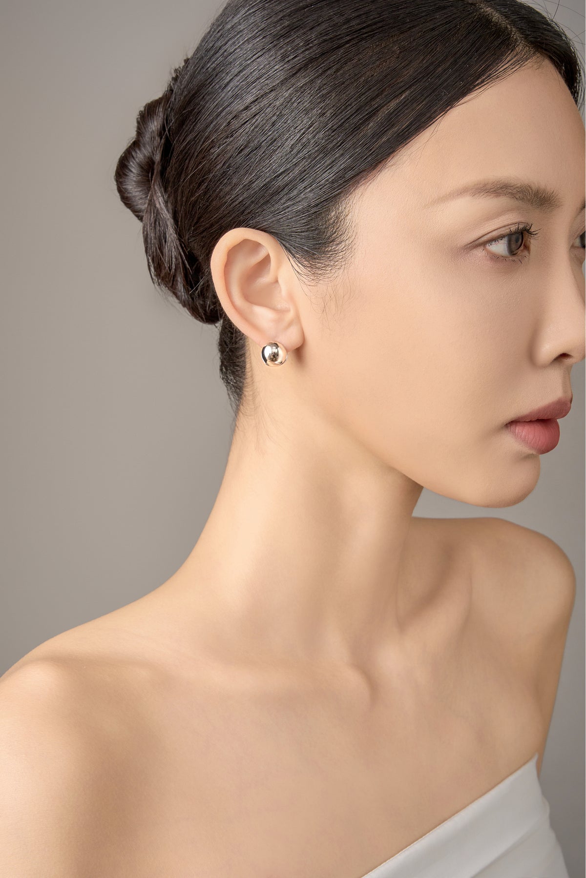 Halo Whisper Hoop Earrings – 925 Sterling Silver, Platinum Finish – View 8 | ARTTOO STUDIO
