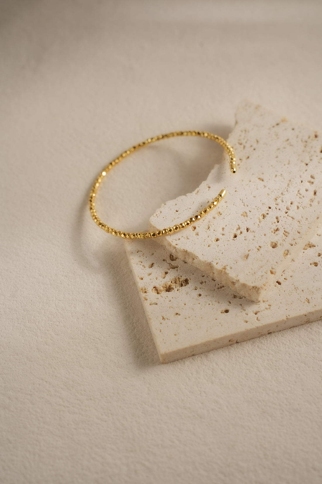 Geometric Order Open Bangle – 18K Gold Plated on 925 Silver – Lifestyle & On-Model Look | ARTTOO STUDIO