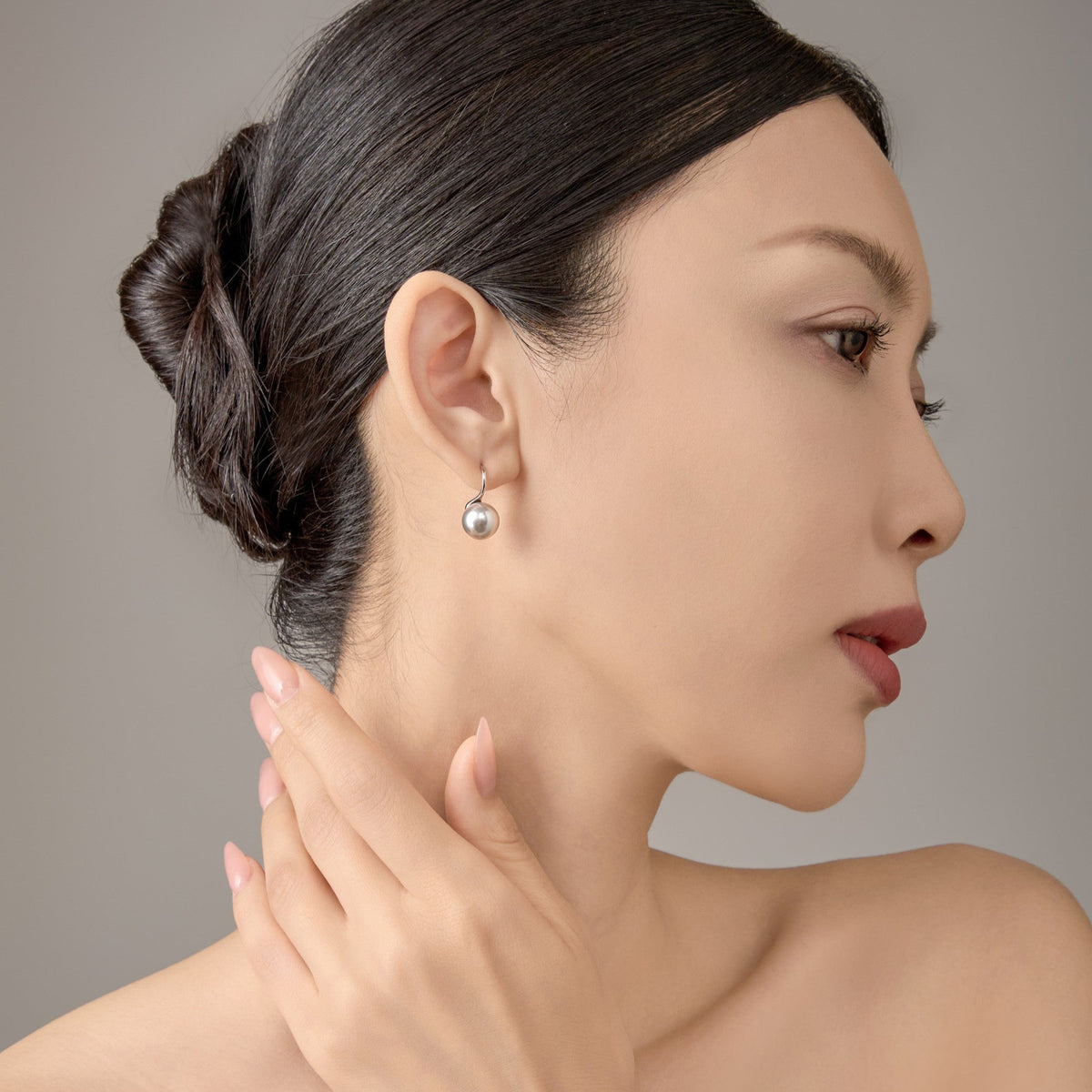 Moonlight Letter Drop Earrings – 925 Silver with 18K Gold Plating – Detail and Craftsmanship | ARTTOO STUDIO