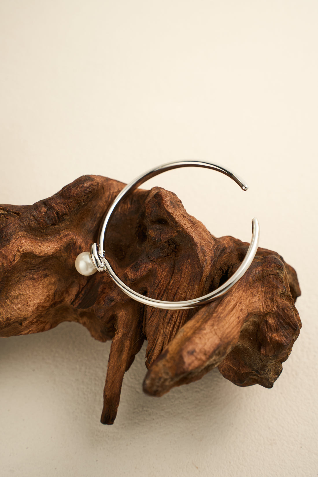 Gentle Radiance Bangle – S925 Sterling Silver Open Bracelet with Pear – Detail and Craftsmanship | ARTTOO STUDIO