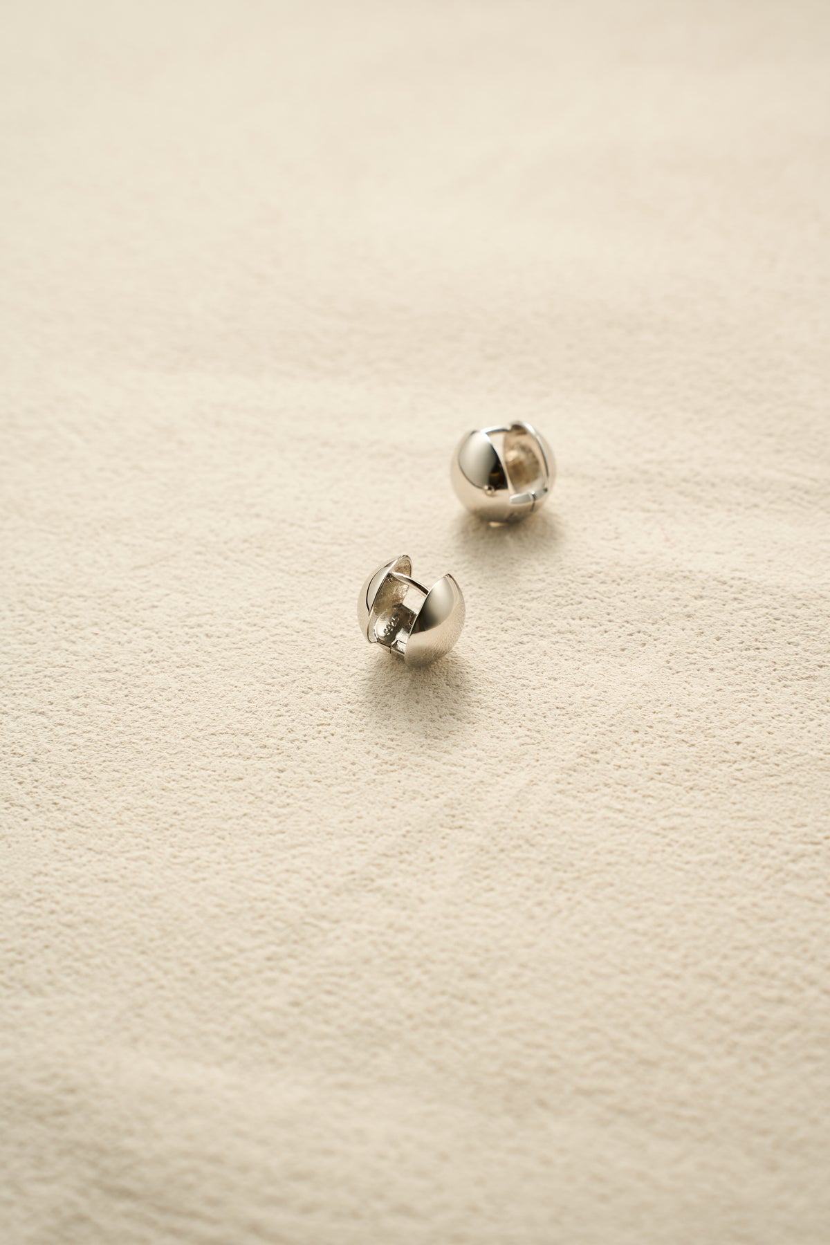 Halo Whisper Hoop Earrings – 925 Sterling Silver, Platinum Finish – View 4 | ARTTOO STUDIO