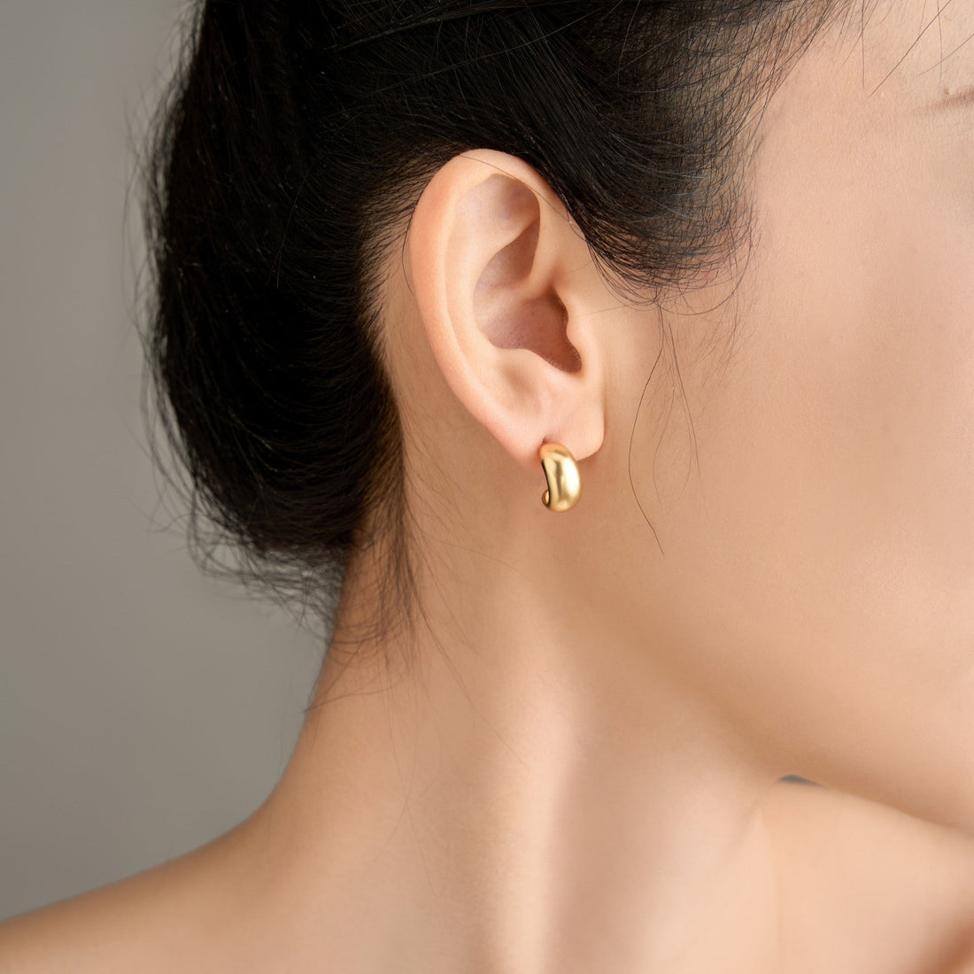 Glint Ripple Hoop Earrings – 925 Silver with 18K Gold Plating – View 7 | ARTTOO STUDIO