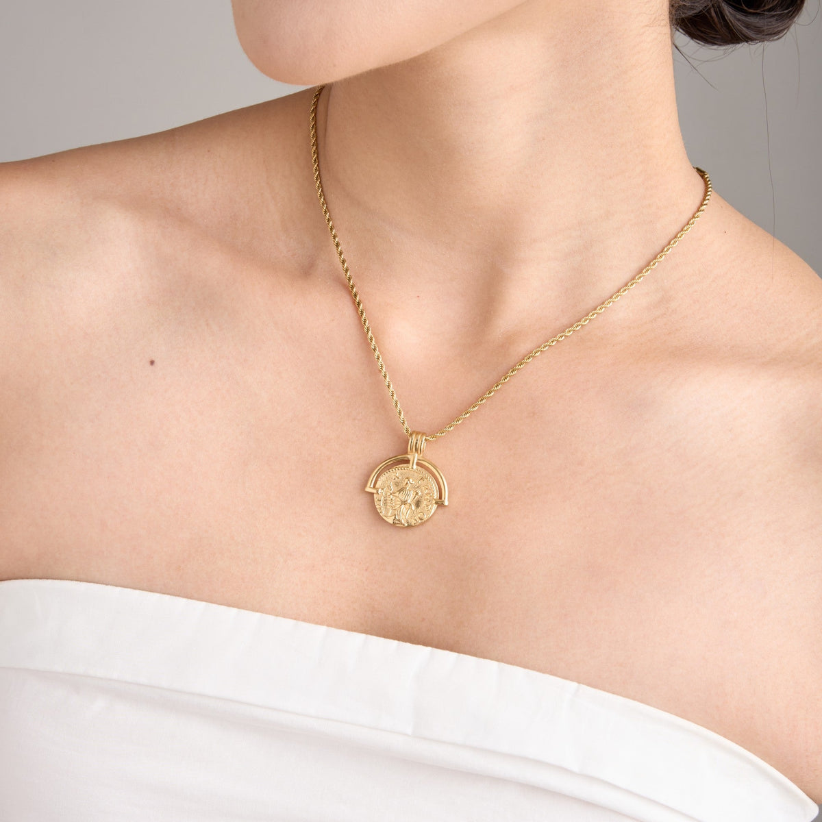 Aurelia Coin Pendant Necklace – Titanium steel plated with 18K Gold Vermeil – View 4 | ARTTOO STUDIO