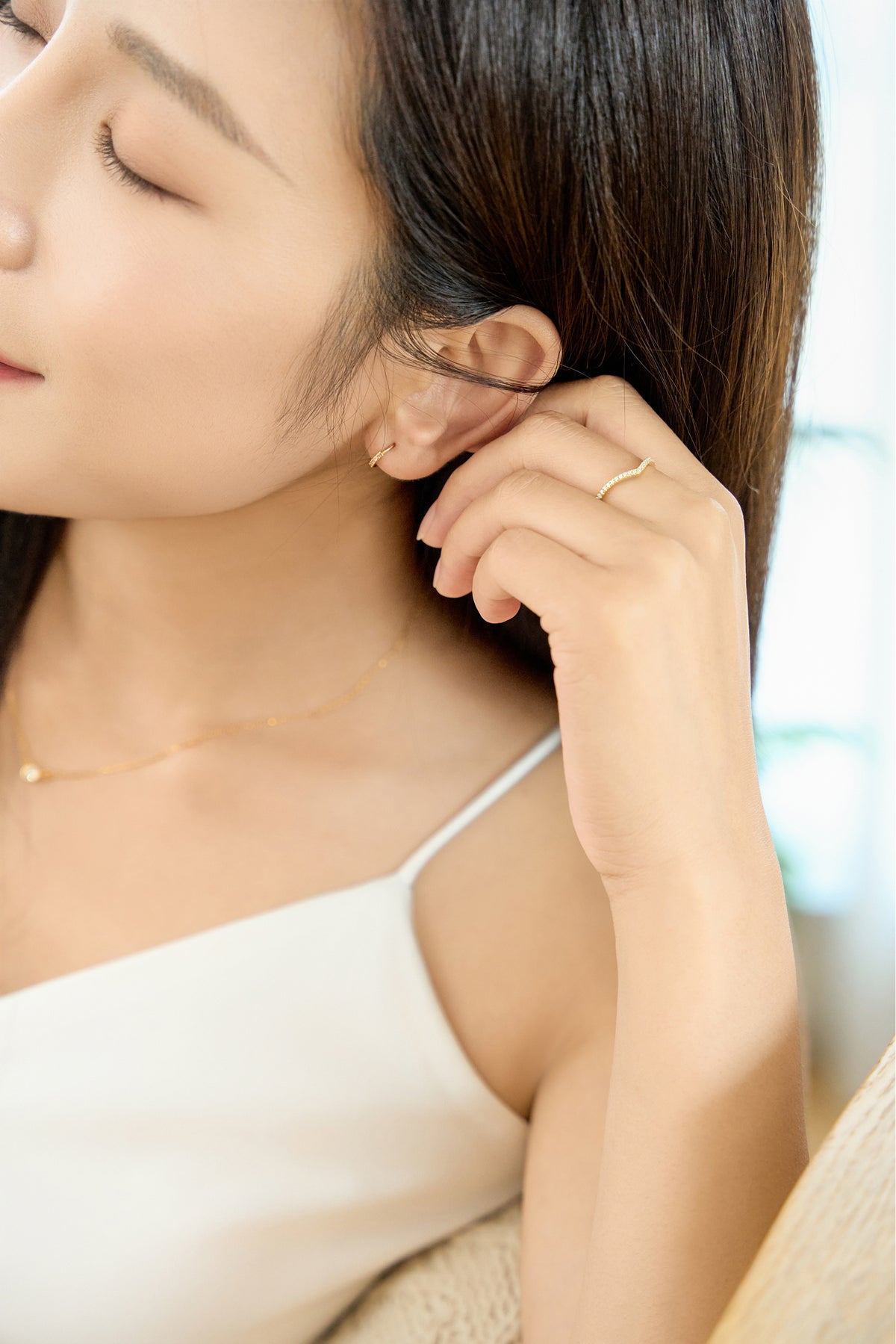 V-Shaped Zircon Ring – 18K Gold Vermeil on 925 Silver – View 7 | ARTTOO STUDIO