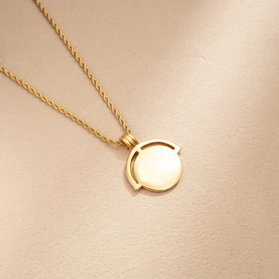 Aurelia Coin Pendant Necklace – Titanium steel plated with 18K Gold Vermeil – View 5 | ARTTOO STUDIO