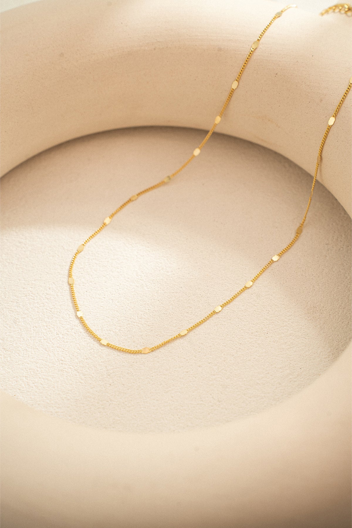 Shimmering Disc Chain Necklace – 925 Silver with 18K Gold Plating – View 5 | ARTTOO STUDIO