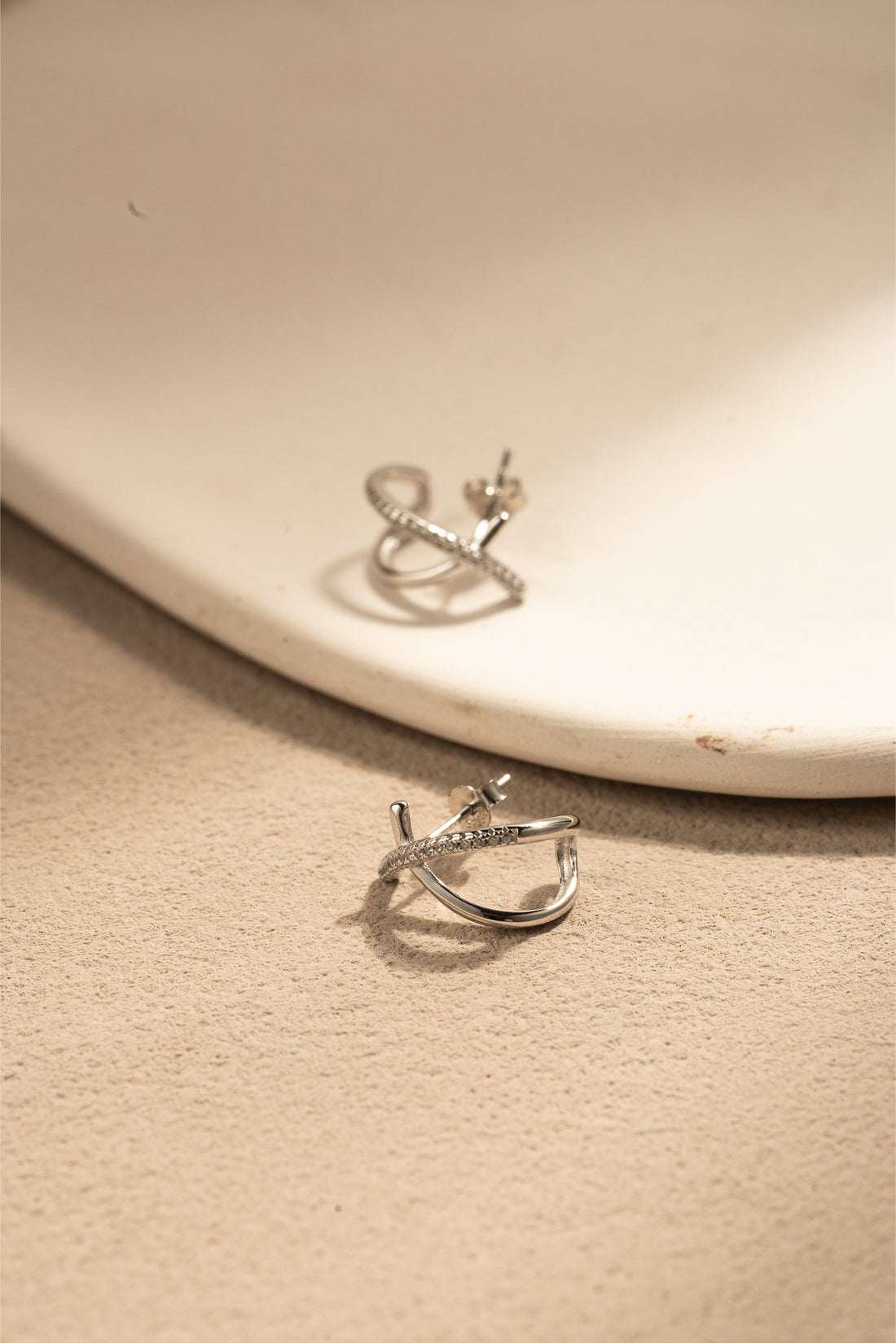 Intertwined Gleam – Sparkling Crossover 925 Silver Earrings in White Gold – View 6 | ARTTOO STUDIO