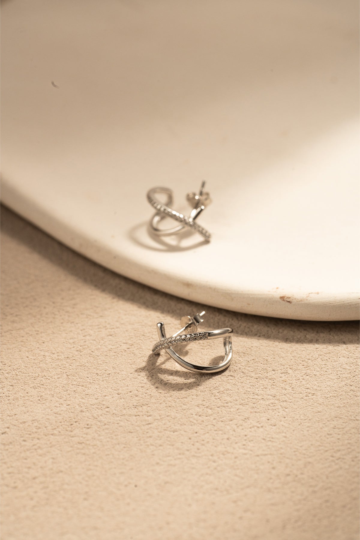 Intertwined Gleam – Sparkling Crossover 925 Silver Earrings in White Gold – View 6 | ARTTOO STUDIO