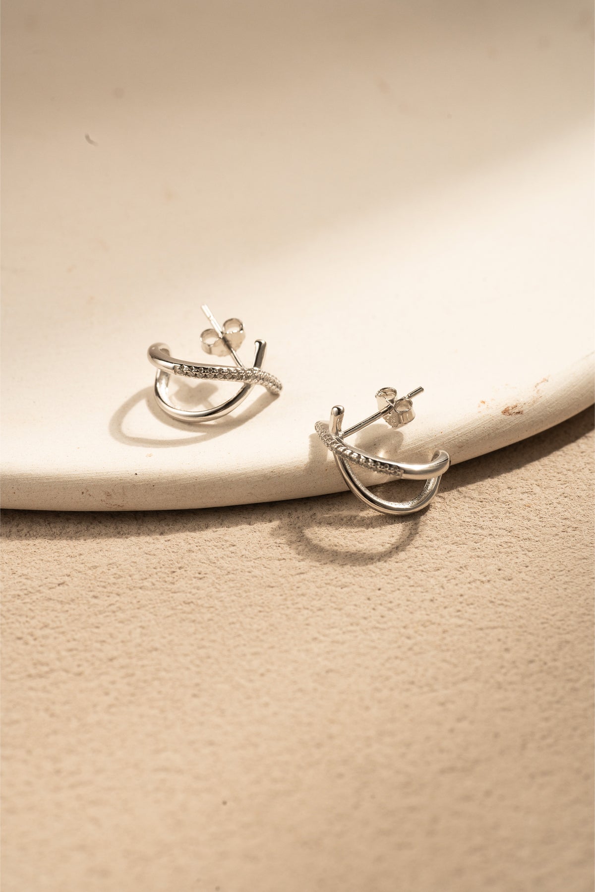Intertwined Gleam – Sparkling Crossover 925 Silver Earrings in White Gold – View 7 | ARTTOO STUDIO