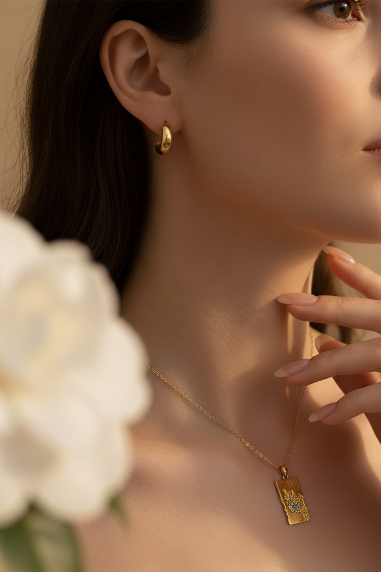 Stardust Relic Pendant Necklace – 925 Silver with 18K Gold Plating – Lifestyle & On-Model Look | ARTTOO STUDIO