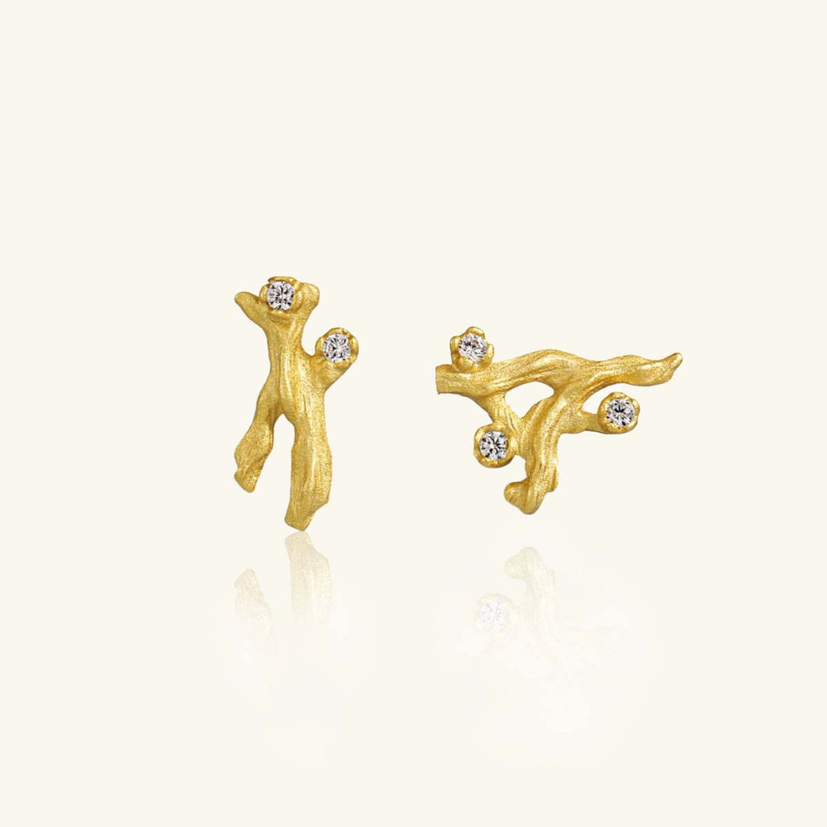 Dancing Silver Flame Earrings – 925 Silver with Polished Finish – Minimalist Jewelry | ARTTOO STUDIO