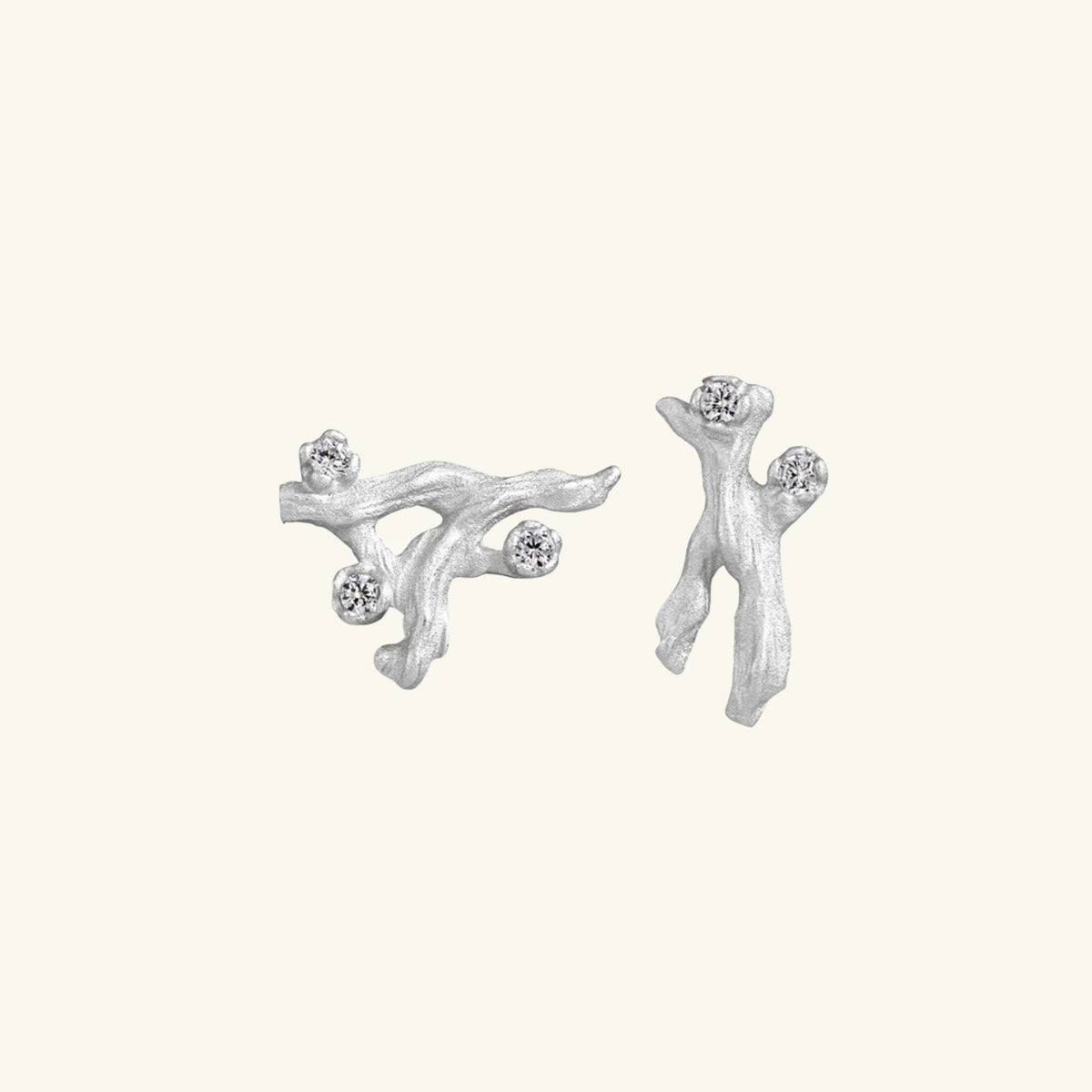 Dancing Silver Flame Earrings – 925 Silver with Polished Finish – Detail and Craftsmanship | ARTTOO STUDIO