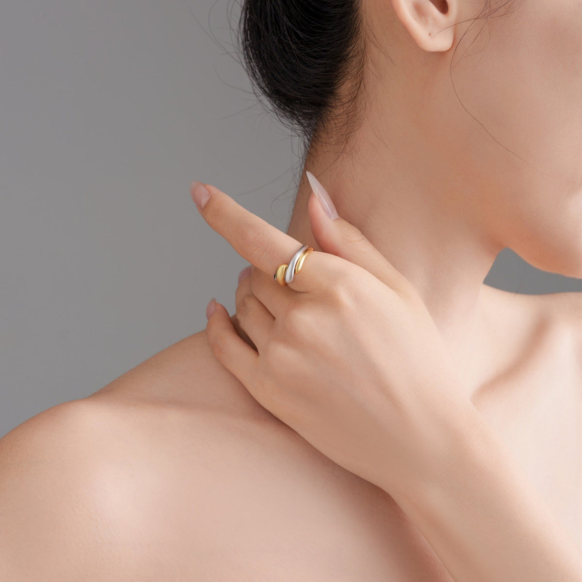 Echoes of Light Adjustable Ring – Platinum & Gold Vermeil on 925 Silver – Lifestyle & On-Model Look | ARTTOO STUDIO