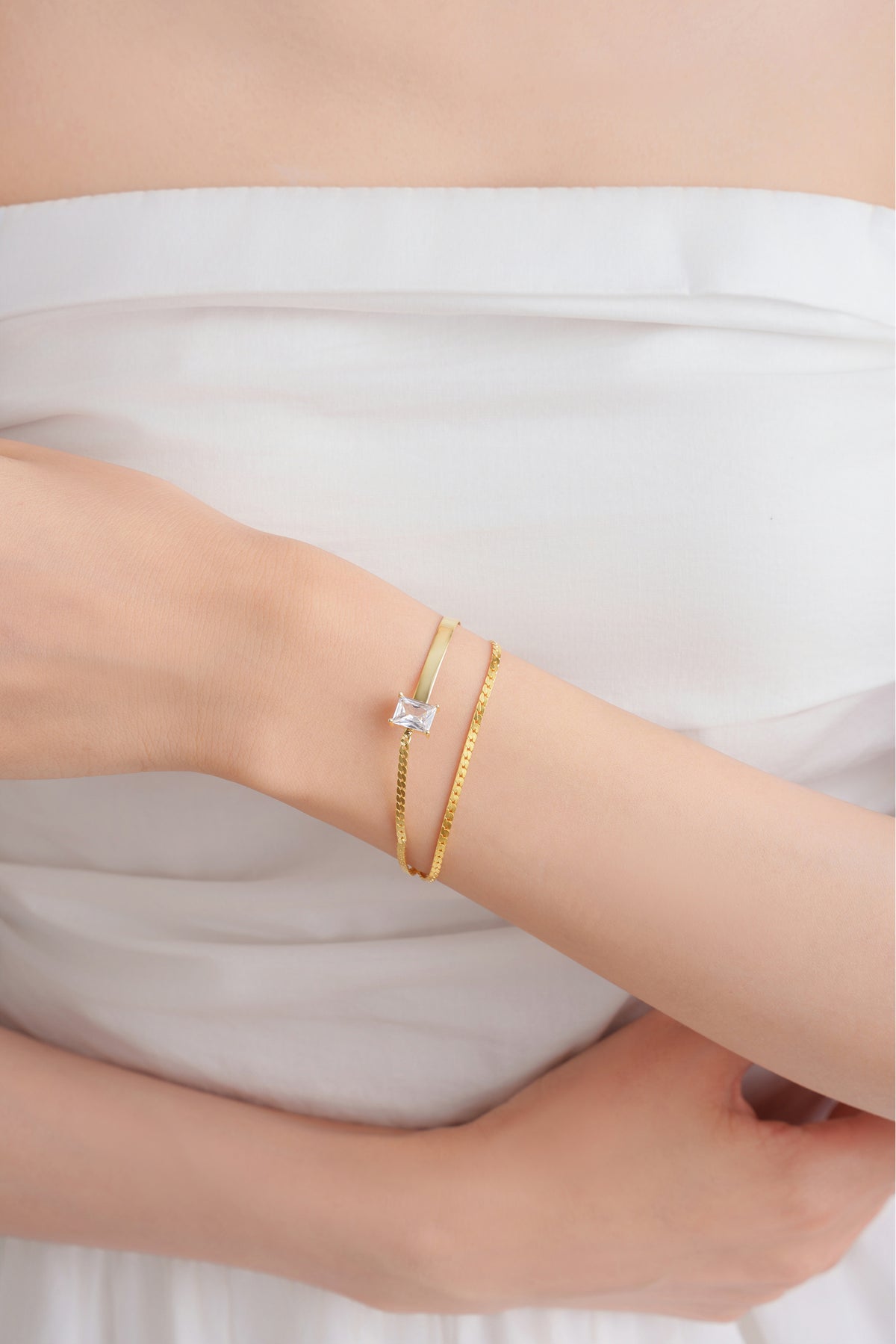 LUMI Whisper Chain Bracelet – 18K Gold Vermeil on 925 Silver – View 5 | ARTTOO STUDIO